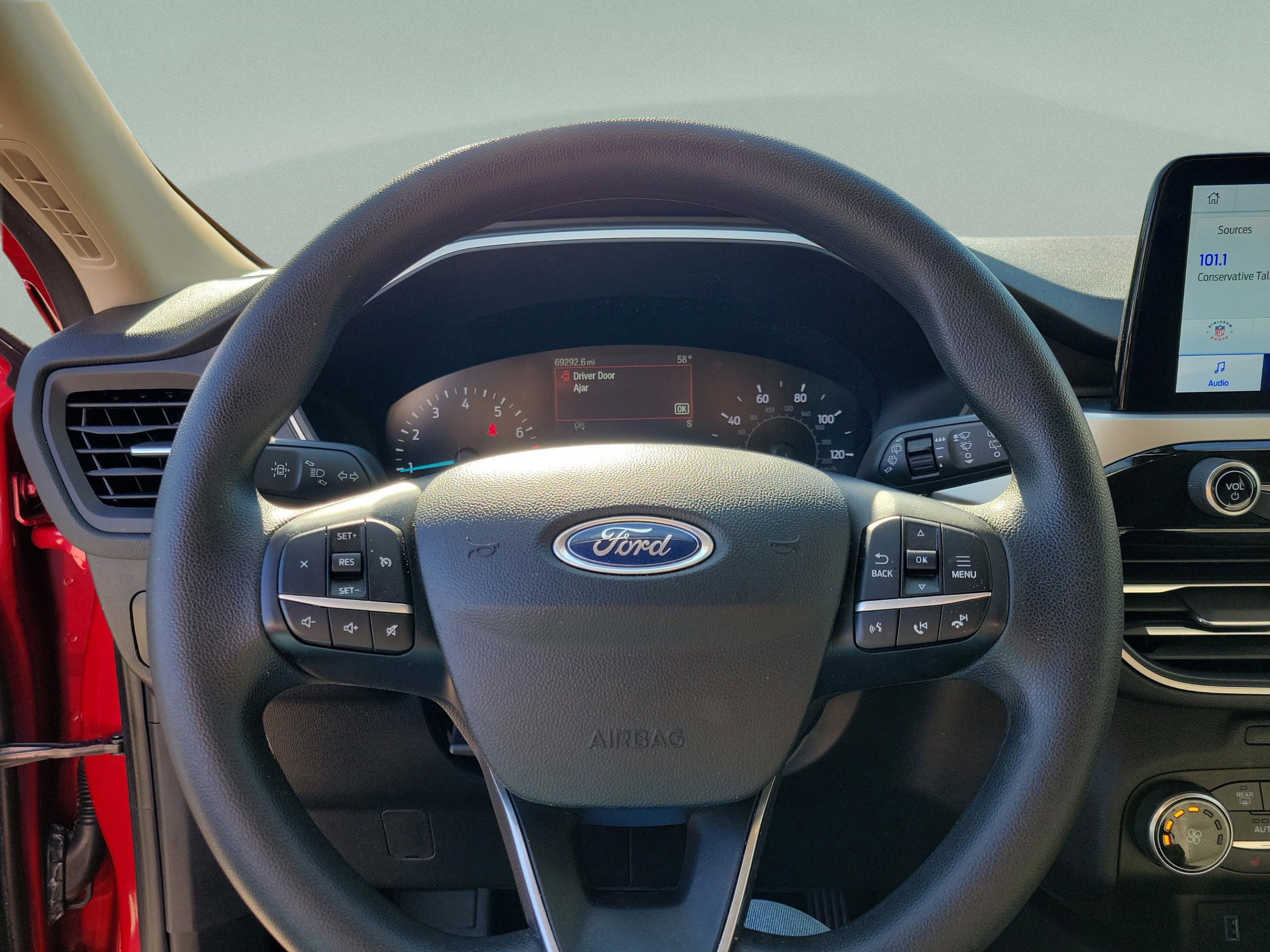 Used 2020 Ford Escape SE image 10