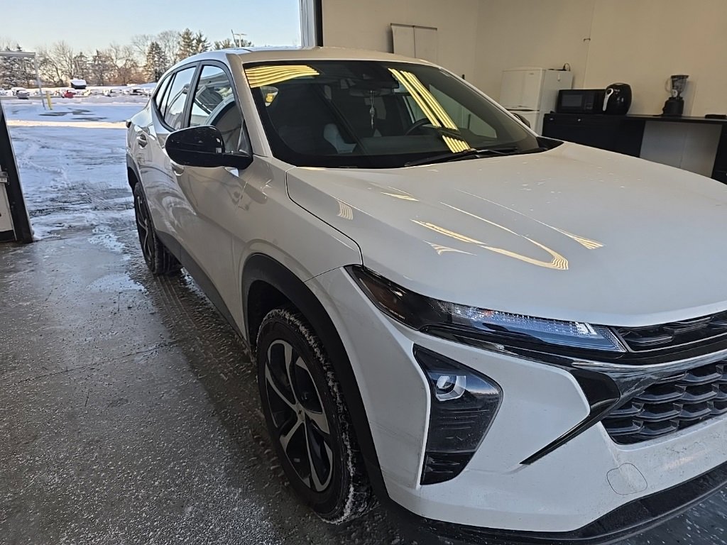 Used 2025 Chevrolet Trax RS w/ Driver Confidence Package