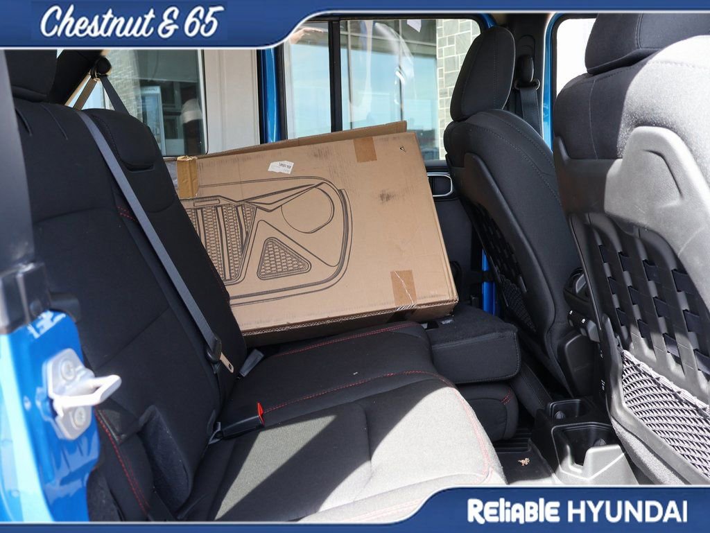 Used 2023 Jeep Wrangler Unlimited Rubicon w/ Cold Weather Group image 13