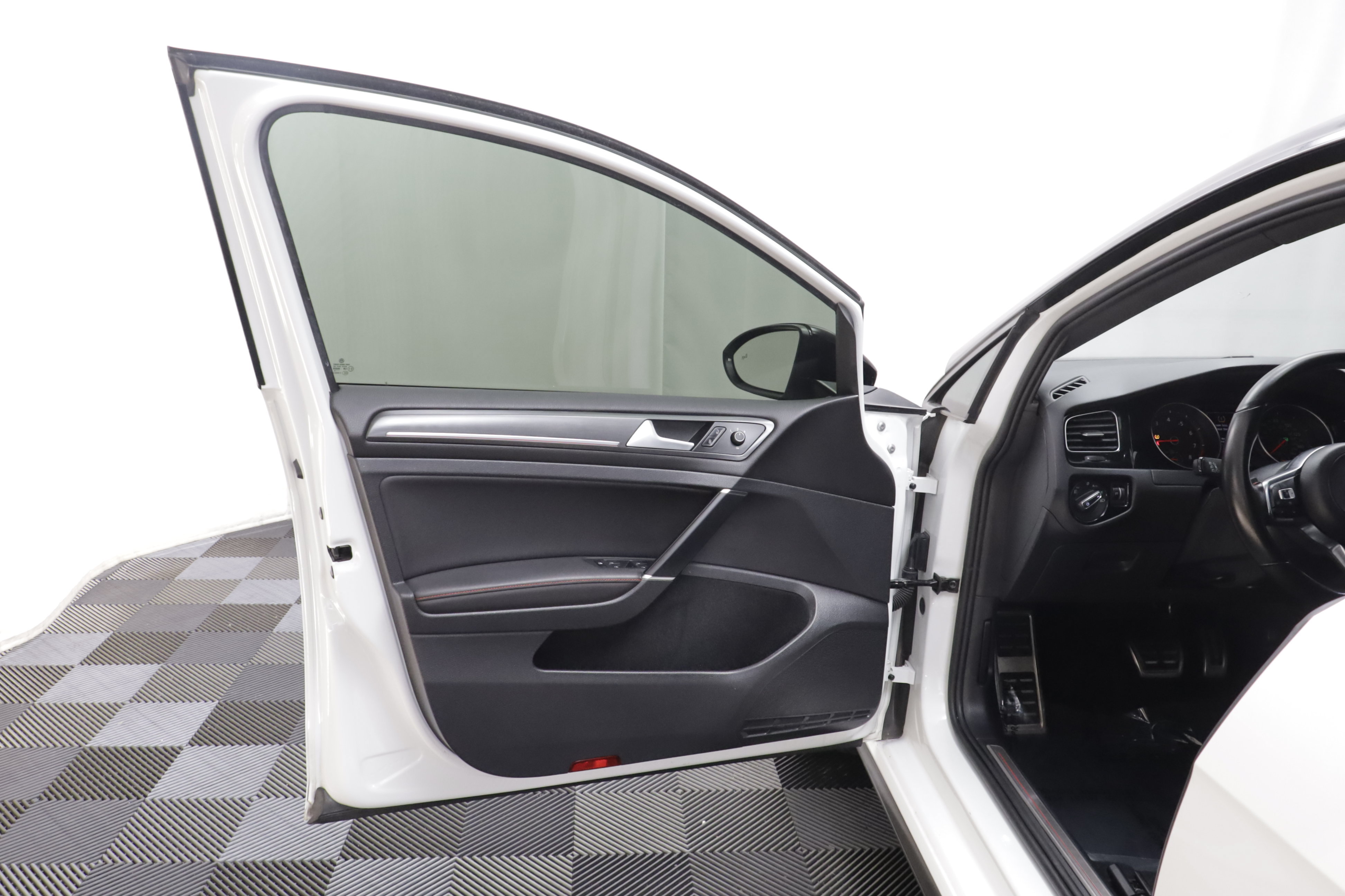 Used 2020 Volkswagen GTI Autobahn FWD image 5