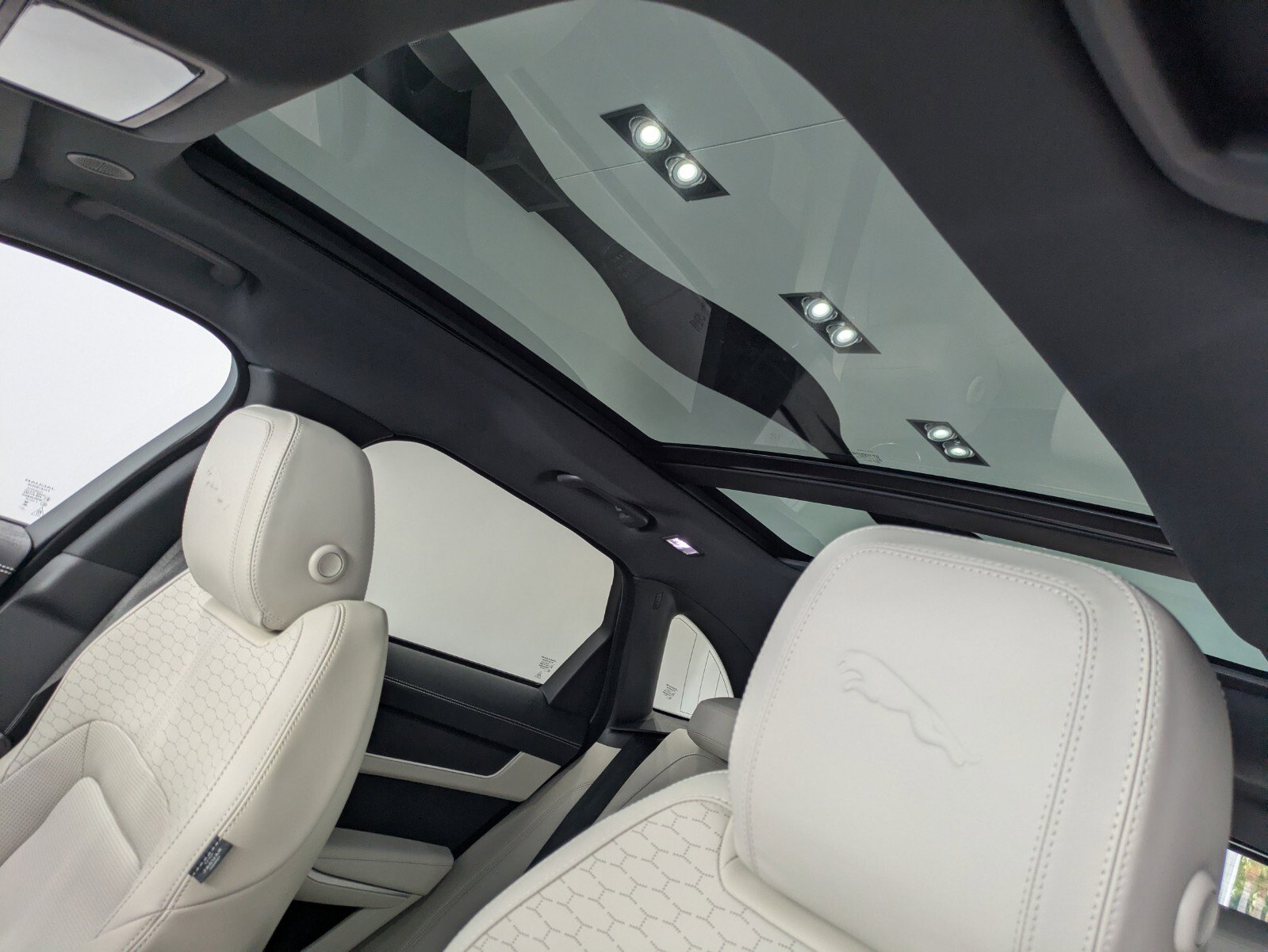 New 2026 Jaguar F-PACE R-Dynamic S image 9