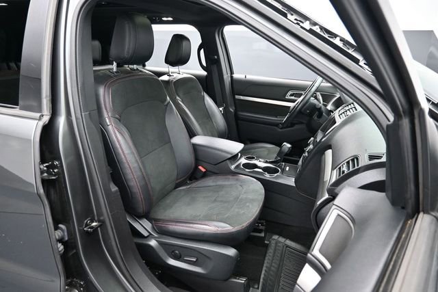Used 2019 Ford Explorer XLT w/ Equipment Group 202A FWD image 28