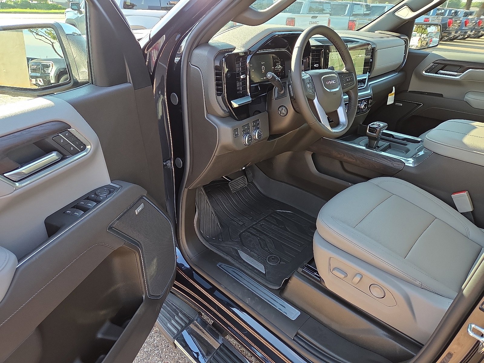 New 2026 GMC Sierra 1500 SLT image 10