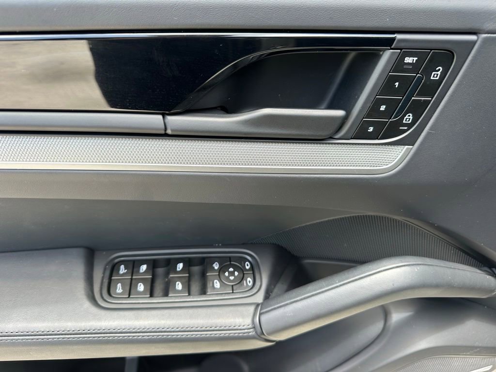 Certified 2026 Porsche Cayenne S AWD/4WD image 18