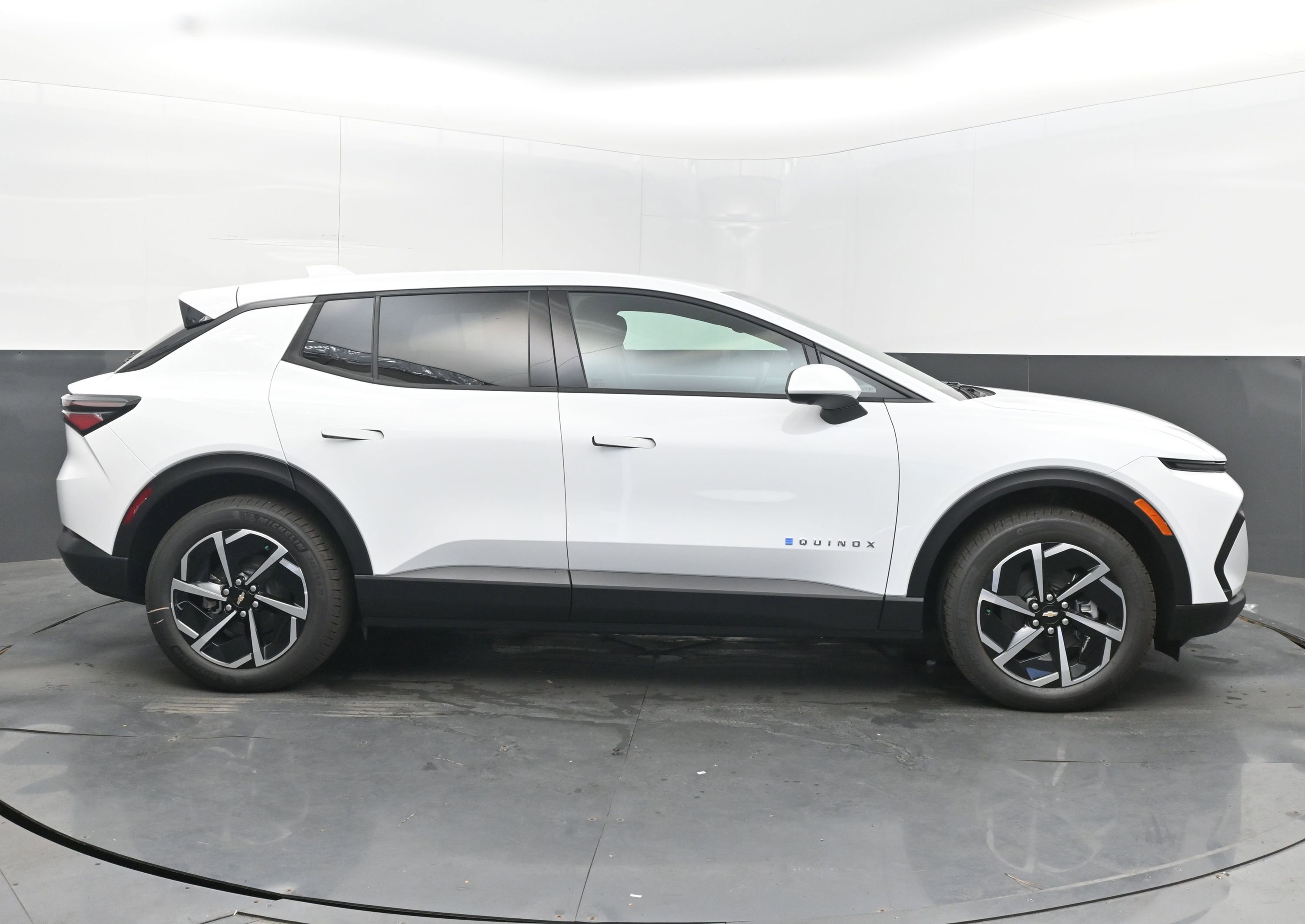 New 2026 Chevrolet Equinox EV LT image 10