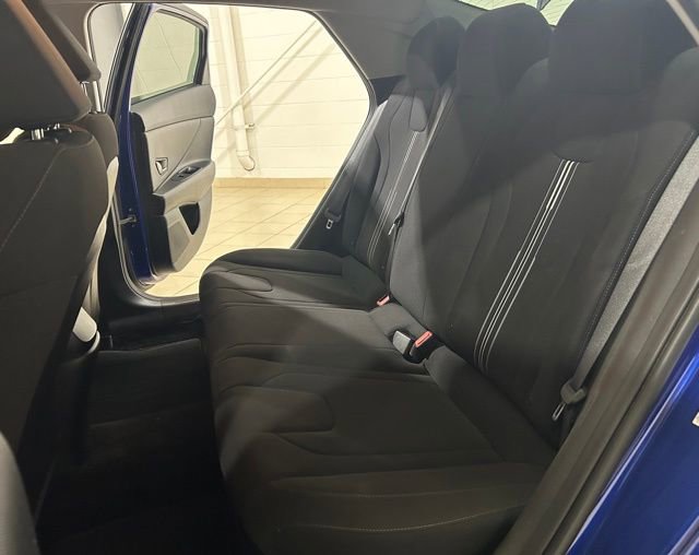 Used 2023 Hyundai Elantra SEL w/ Convenience Package image 12