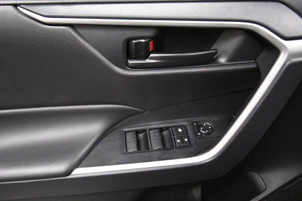 Used 2025 Toyota RAV4 LE FWD image 12