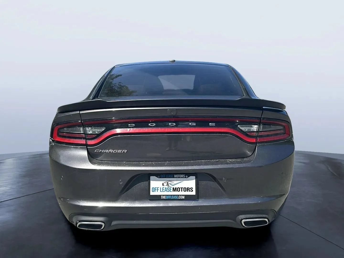 Used 2019 Dodge Charger SXT RWD image 4
