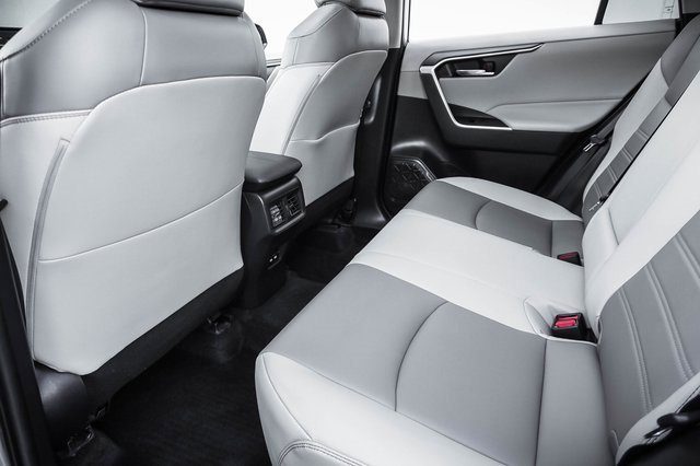 Used 2021 Toyota RAV4 XLE Premium image 20