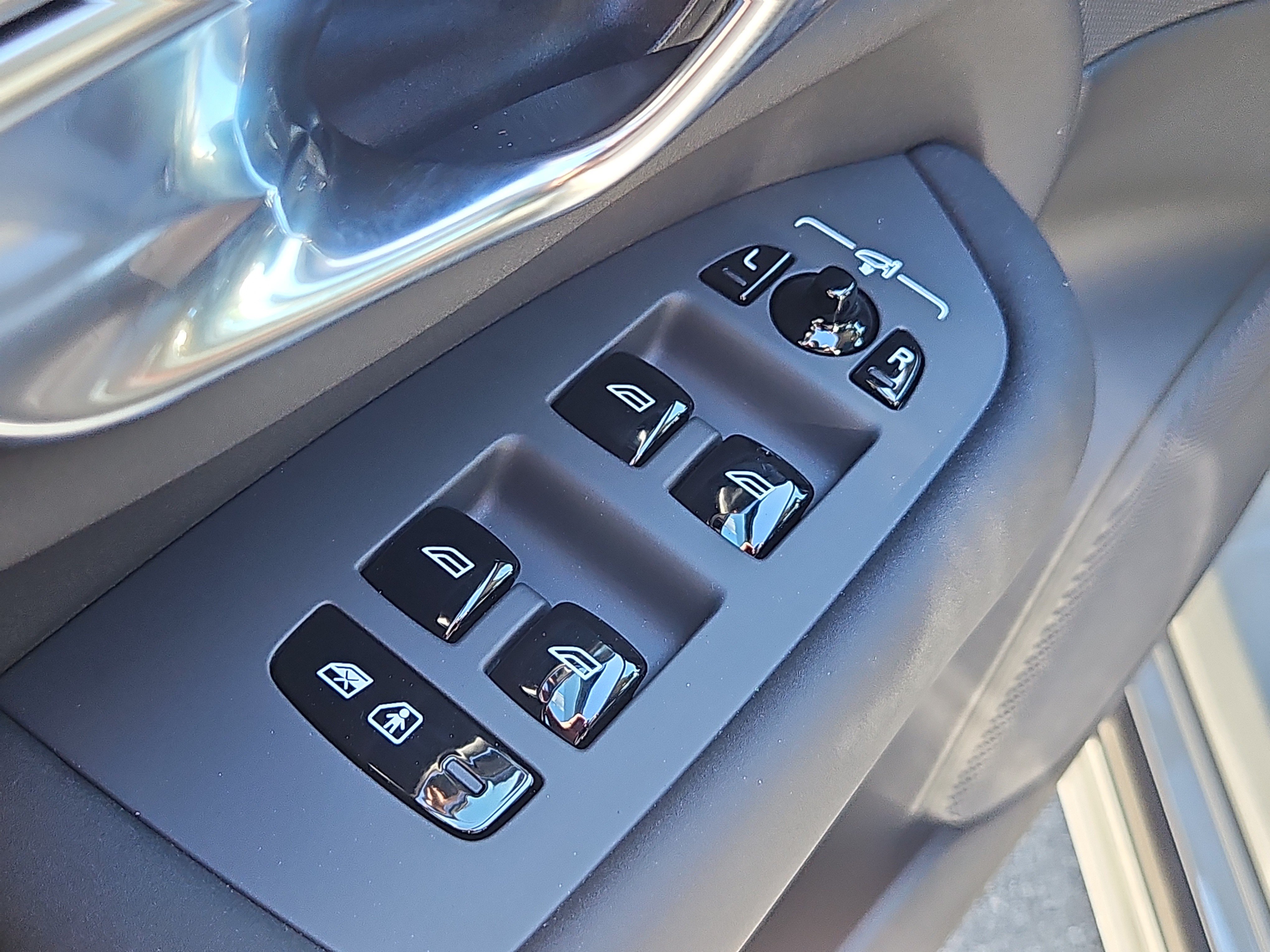 New 2027 Volvo XC90 B6 Ultra AWD/4WD image 18