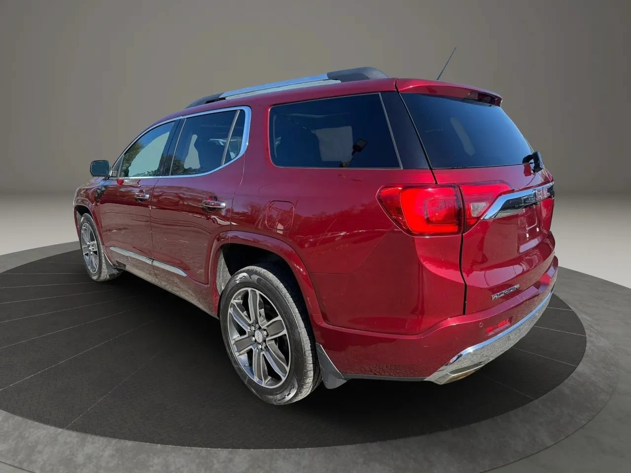 Used 2017 GMC Acadia Denali w/ Technology Package AWD/4WD image 7