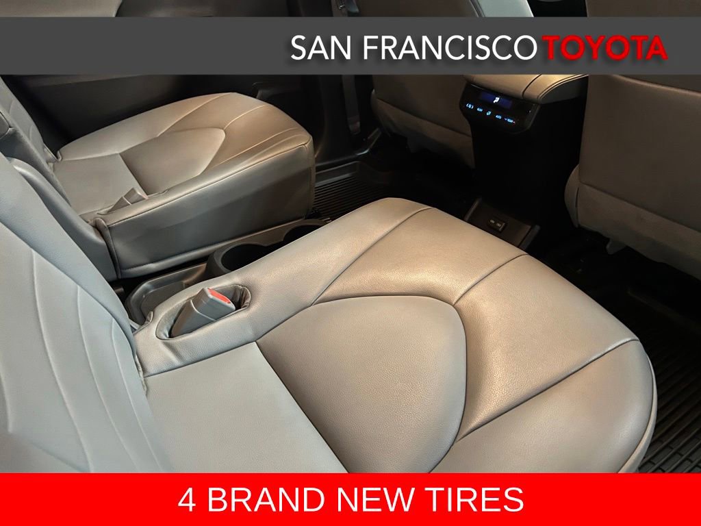 Used 2022 Toyota Highlander XLE AWD/4WD image 21