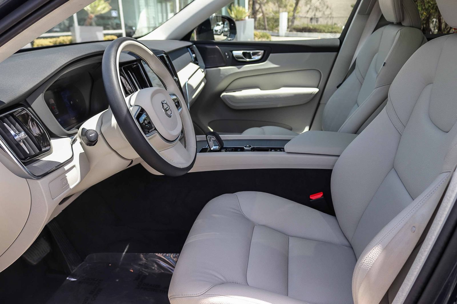 Used 2023 Volvo XC60 B5 Plus w/ Climate Package FWD image 20