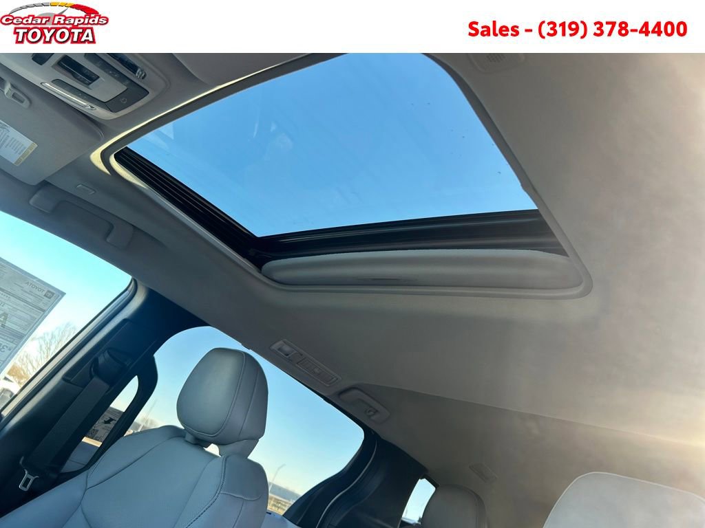 New 2026 Toyota Sienna XLE image 16