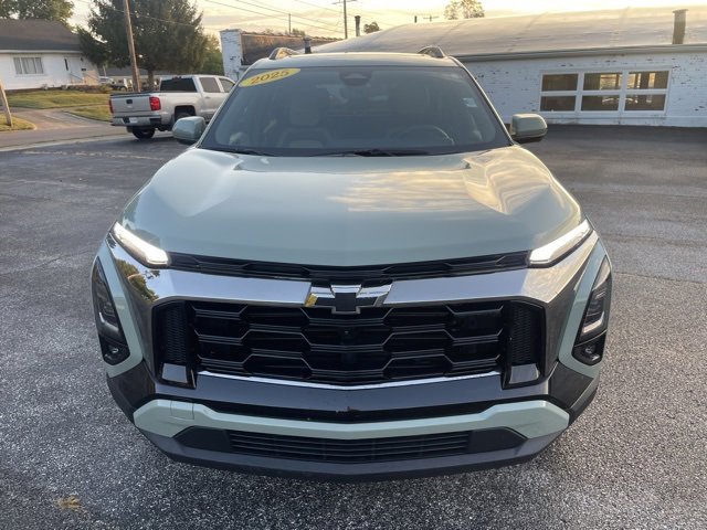 Used 2025 Chevrolet Equinox ACTIV w/ Safety and Technology Package image 2