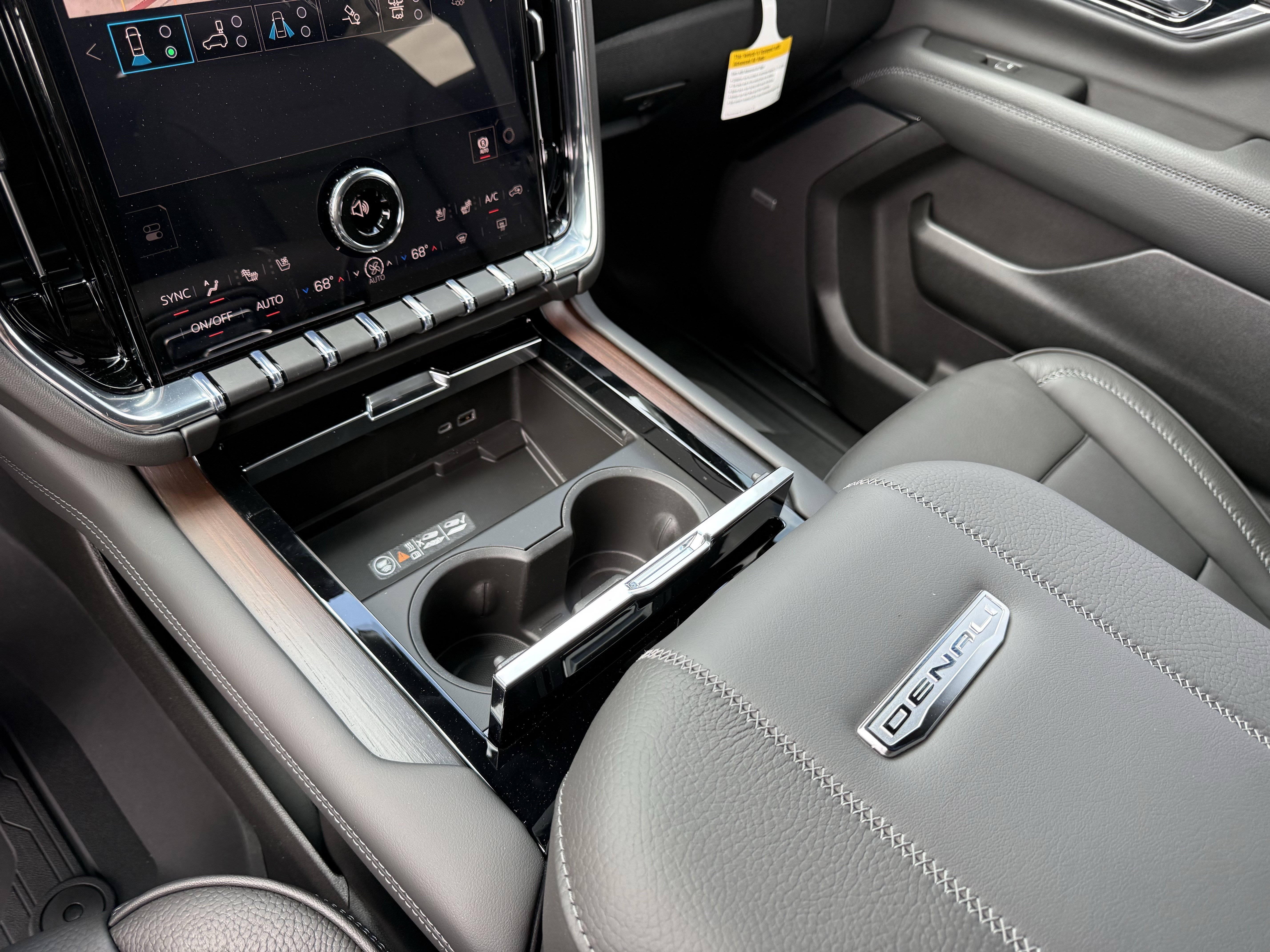 New 2026 GMC Yukon XL Denali w/ Denali Reserve Package image 17