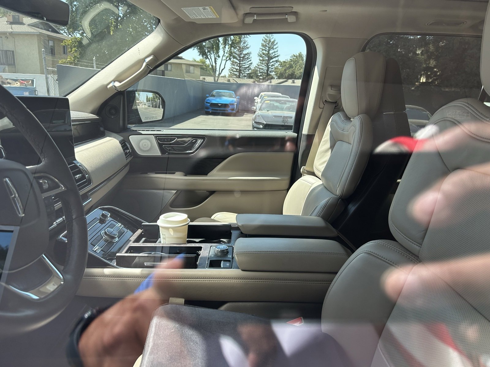 Used 2024 Lincoln Navigator Reserve image 9