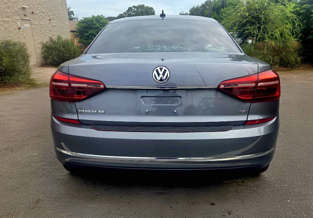 Used 2018 Volkswagen Passat 2.0T SE FWD image 5