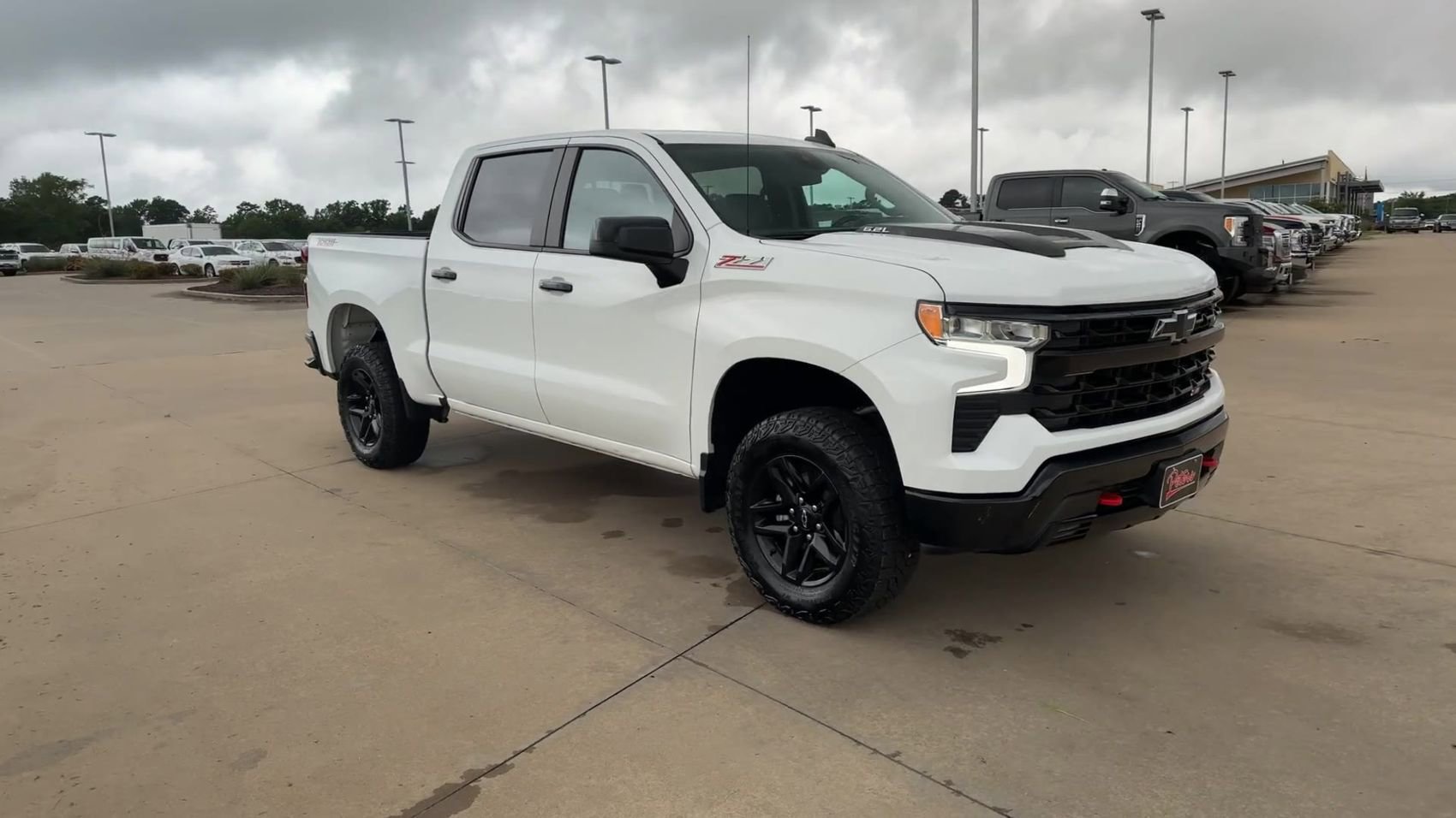 Used 2023 Chevrolet Silverado 1500 LT Trail Boss w/ Convenience Package II AWD/4WD image 2