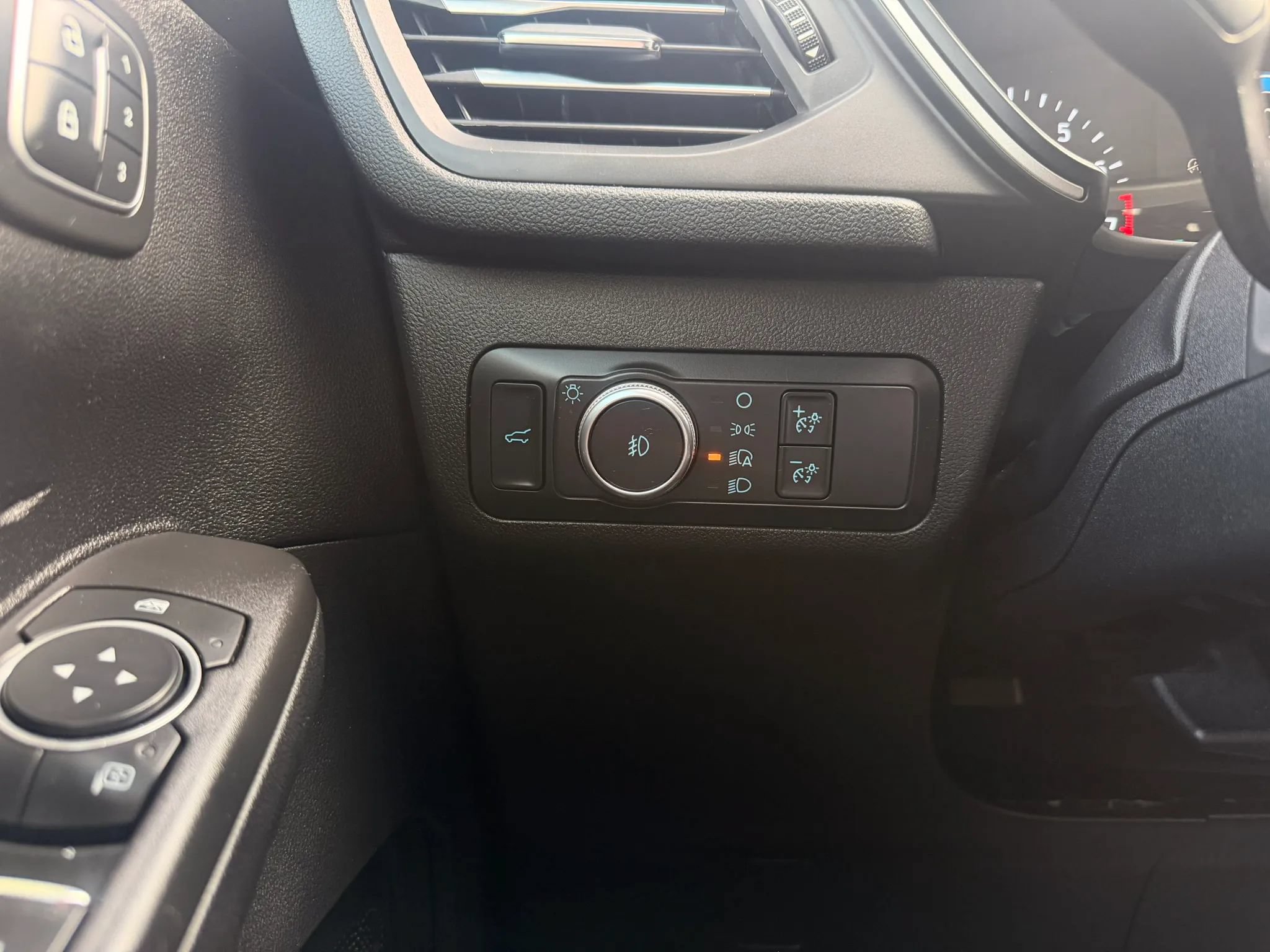 Used 2020 Ford Escape SEL AWD/4WD image 18