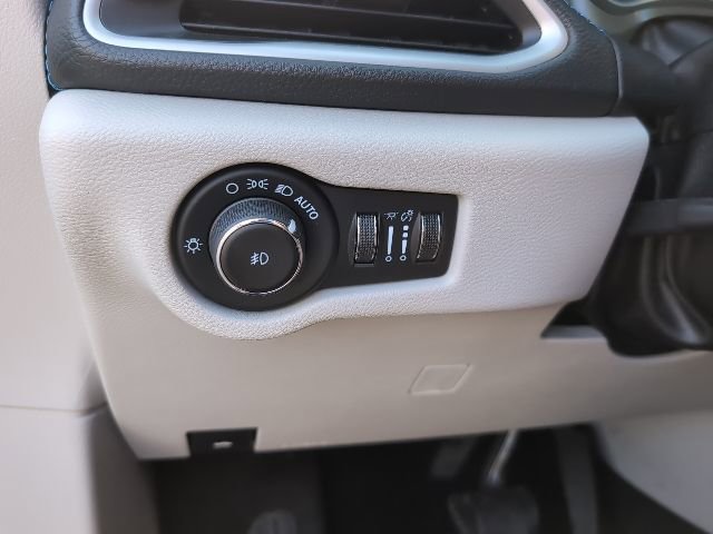 Used 2021 Chrysler Pacifica Touring-L w/ Uconnect Theater Family Group image 21