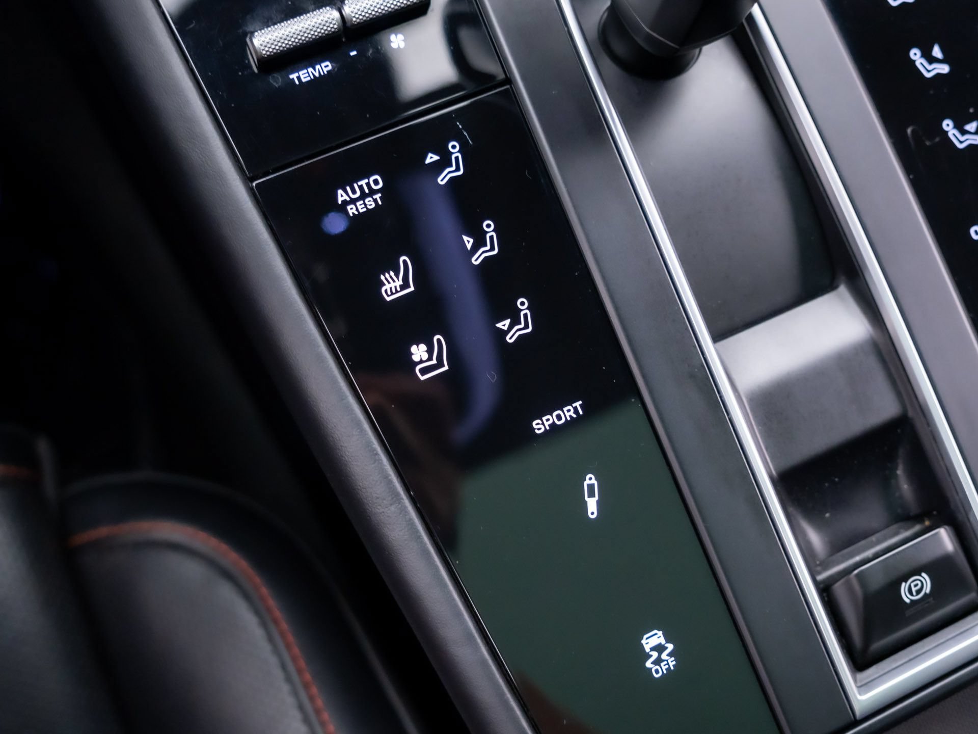 Certified 2023 Porsche Macan S AWD/4WD image 27