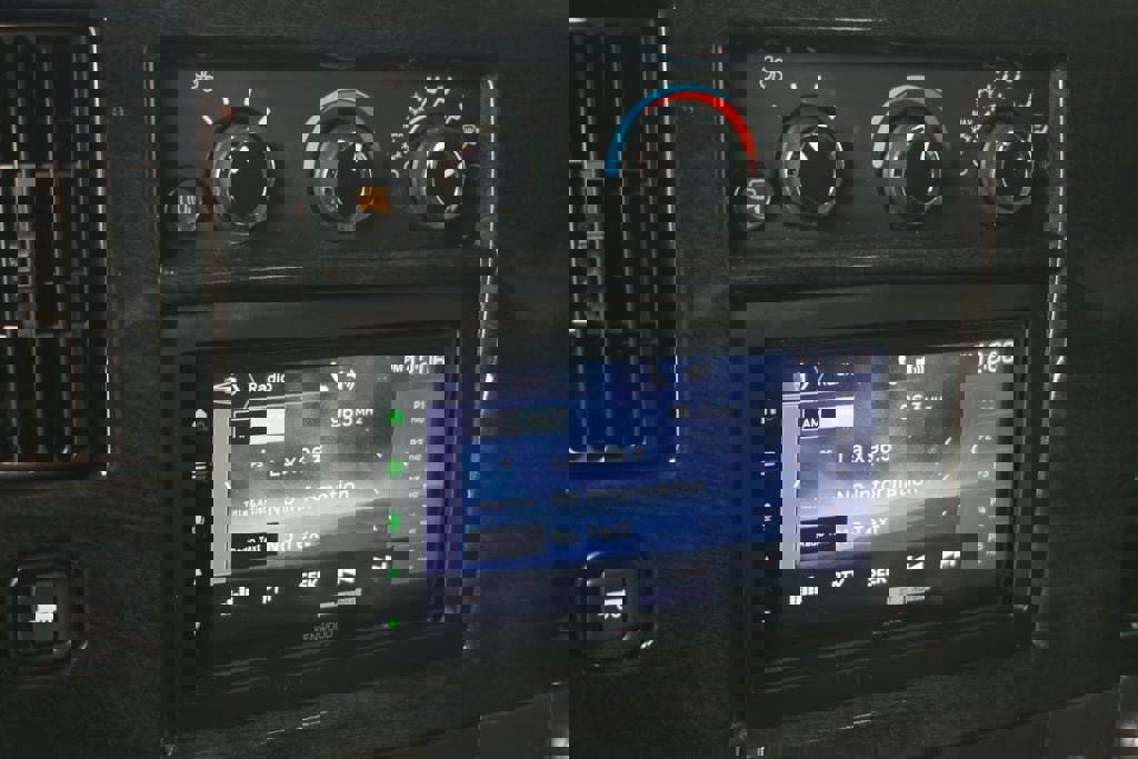 Used 2018 GMC Savana 2500 Extended w/ Enhanced Convenience Package image 16