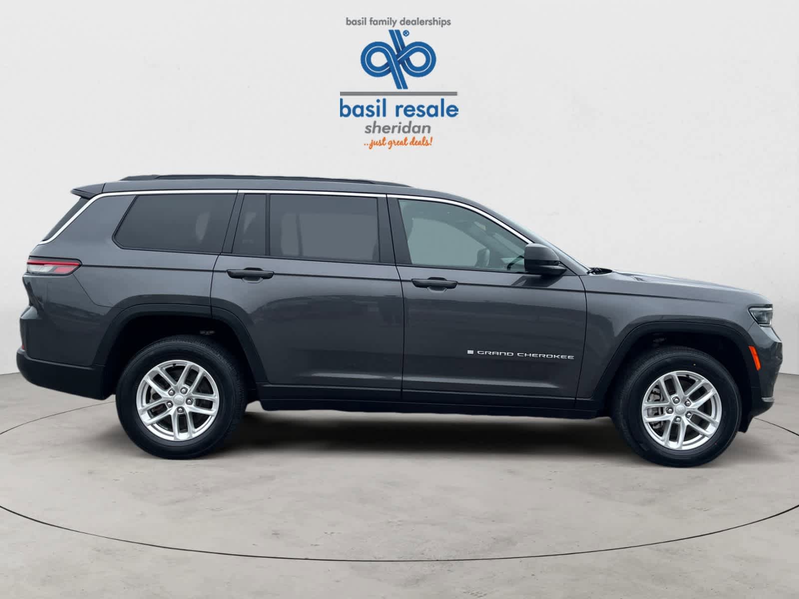 Used 2024 Jeep Grand Cherokee L Laredo w/ Luxury Tech Group I AWD/4WD image 7