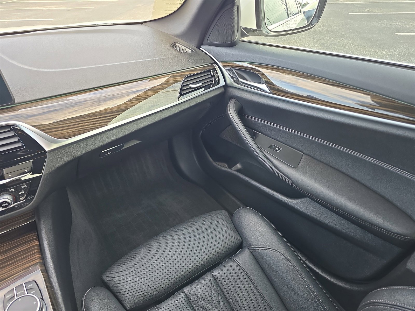 Used 2022 BMW 540i xDrive w/ Convenience Package image 12