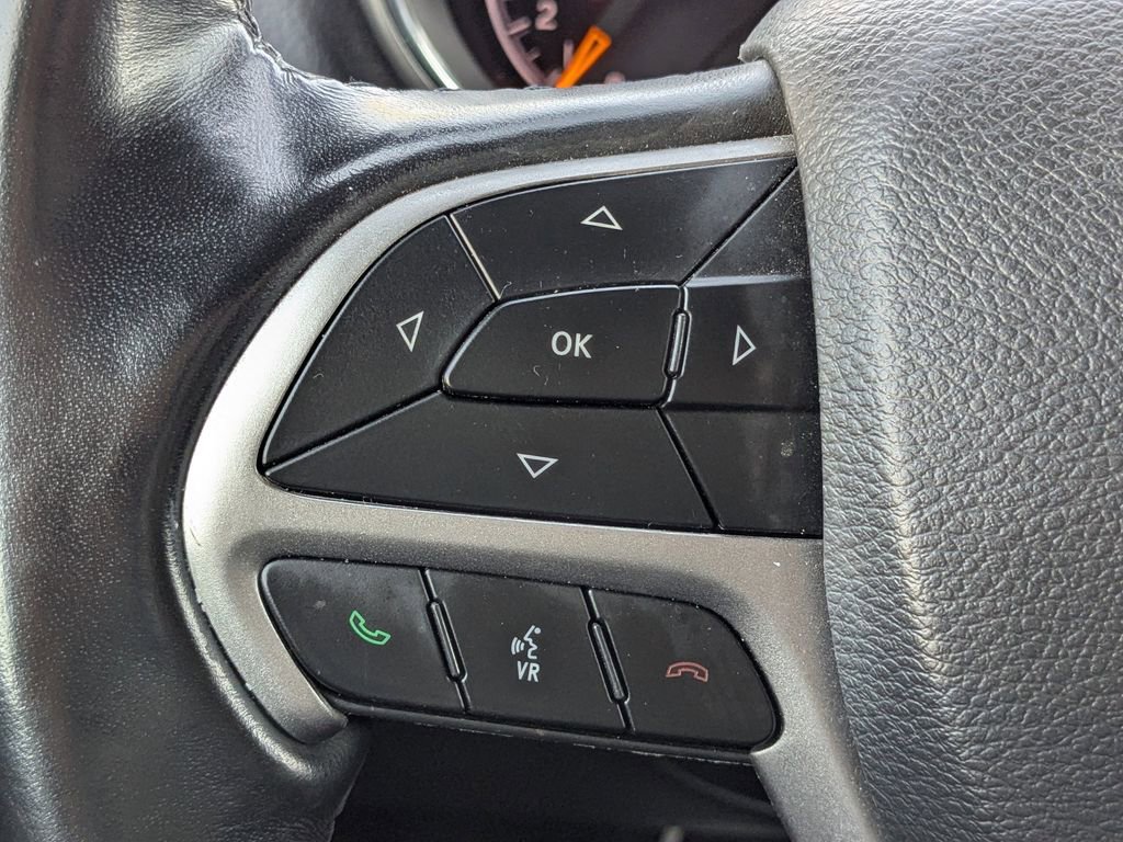 Used 2021 Jeep Grand Cherokee Laredo X image 28