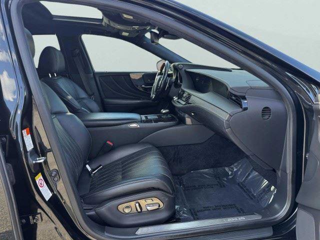 Used 2018 Lexus LS 500h w/ Luxury Package RWD image 41
