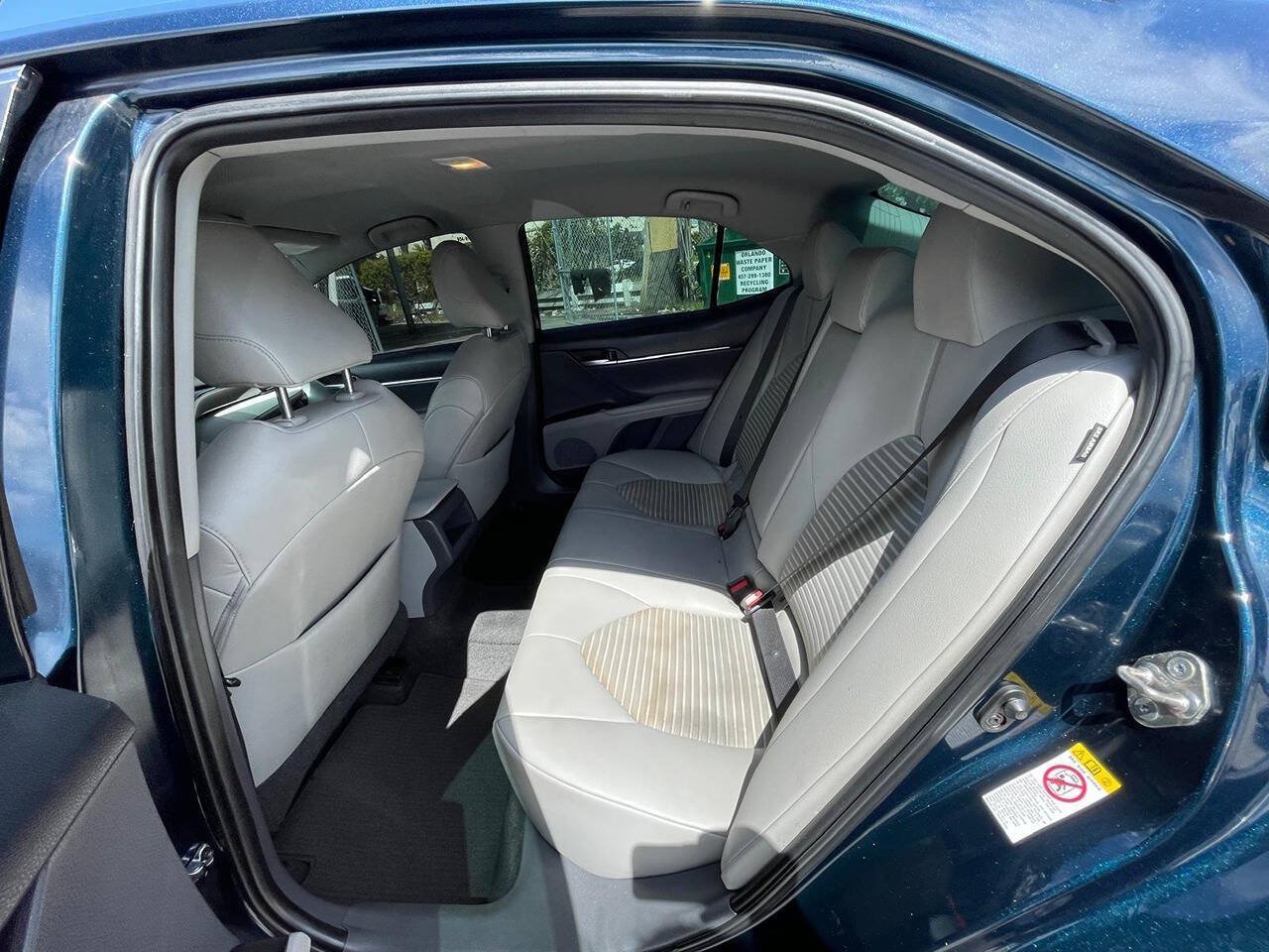 Used 2019 Toyota Camry SE w/ Convenience Package FWD image 11