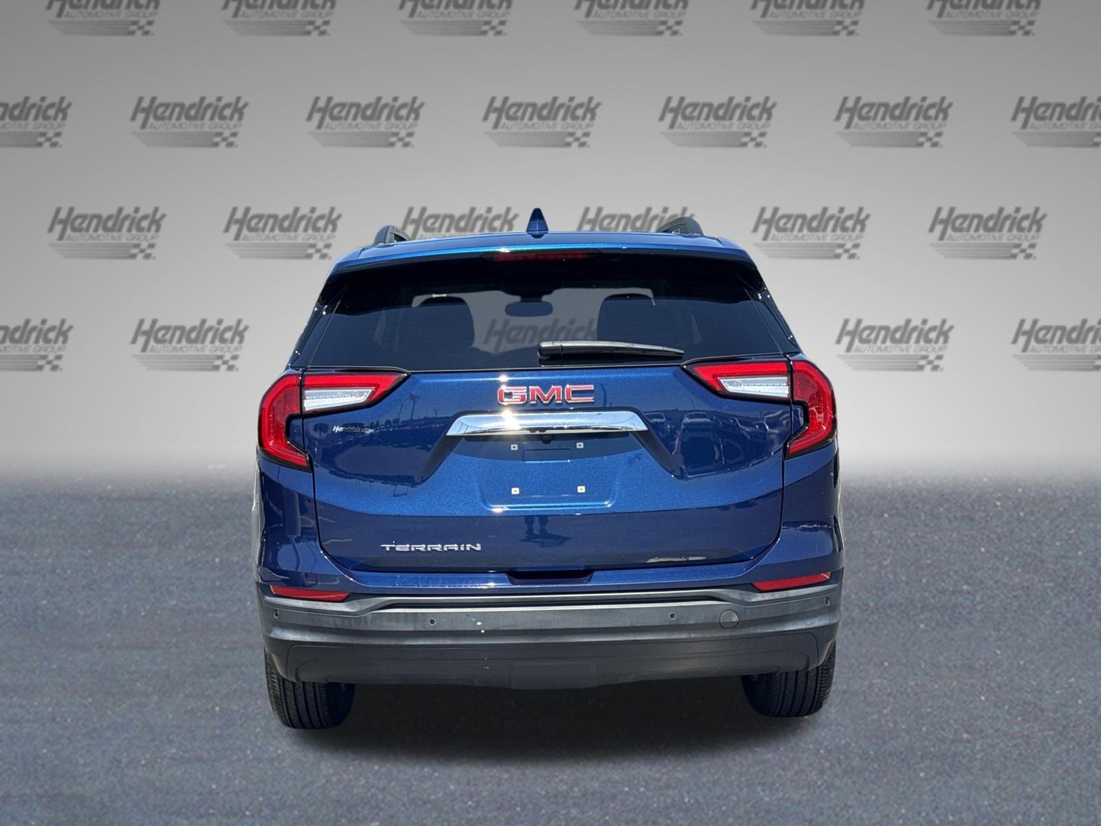 Used 2023 GMC Terrain SLE w/ Driver Convenience Package image 9