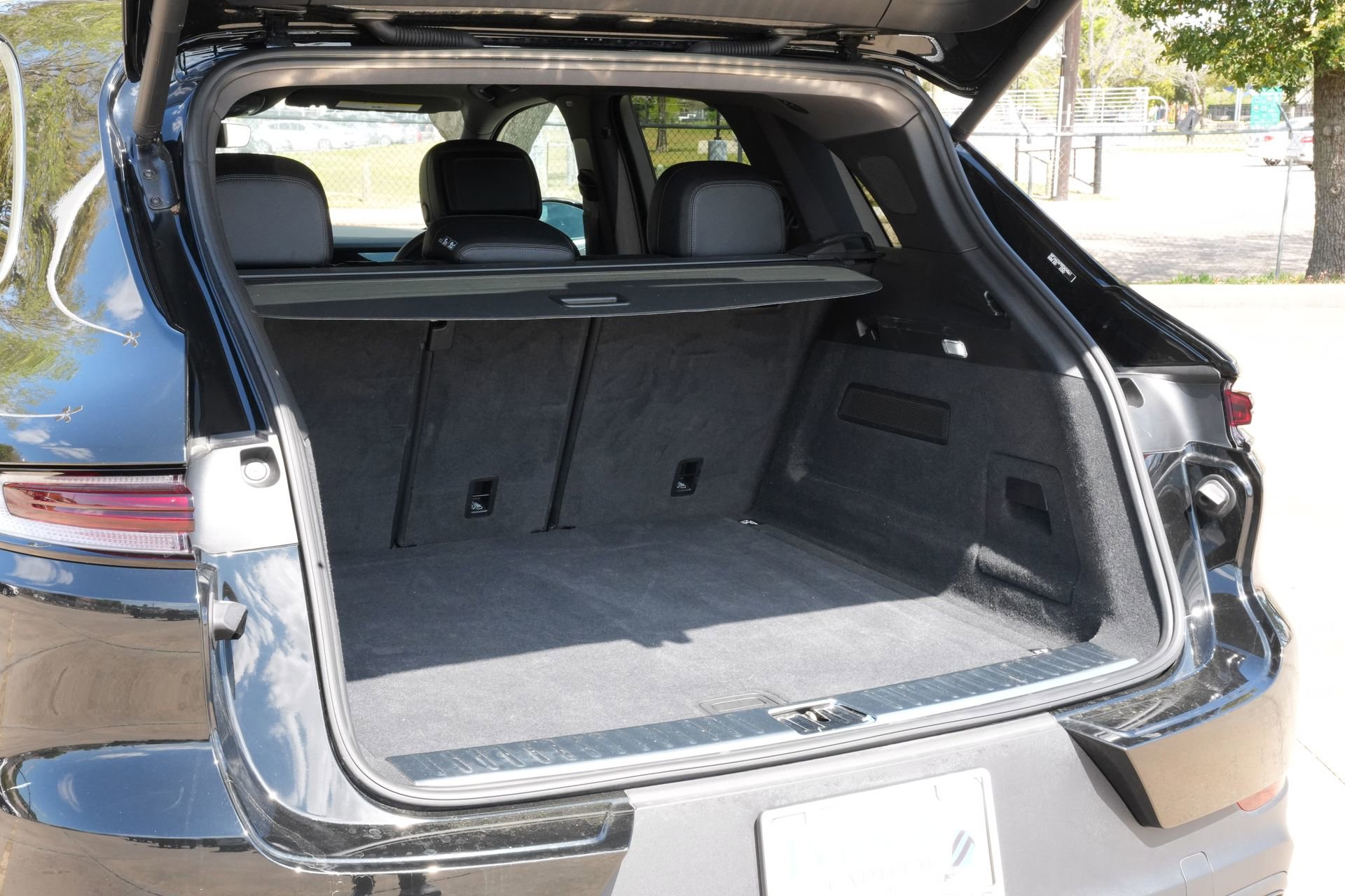 Used 2025 Porsche Cayenne image 21