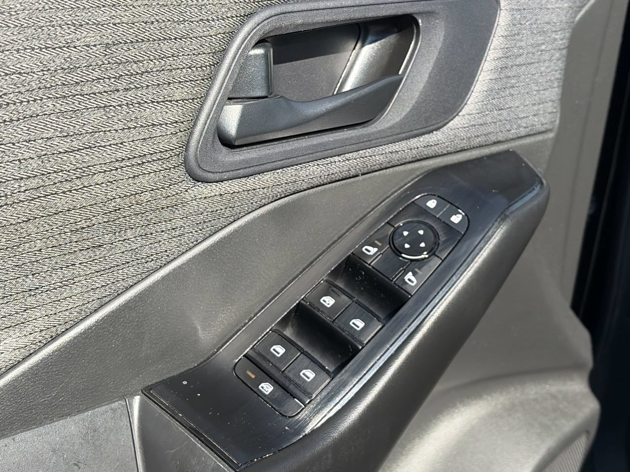 Used 2023 Nissan Rogue S FWD image 14