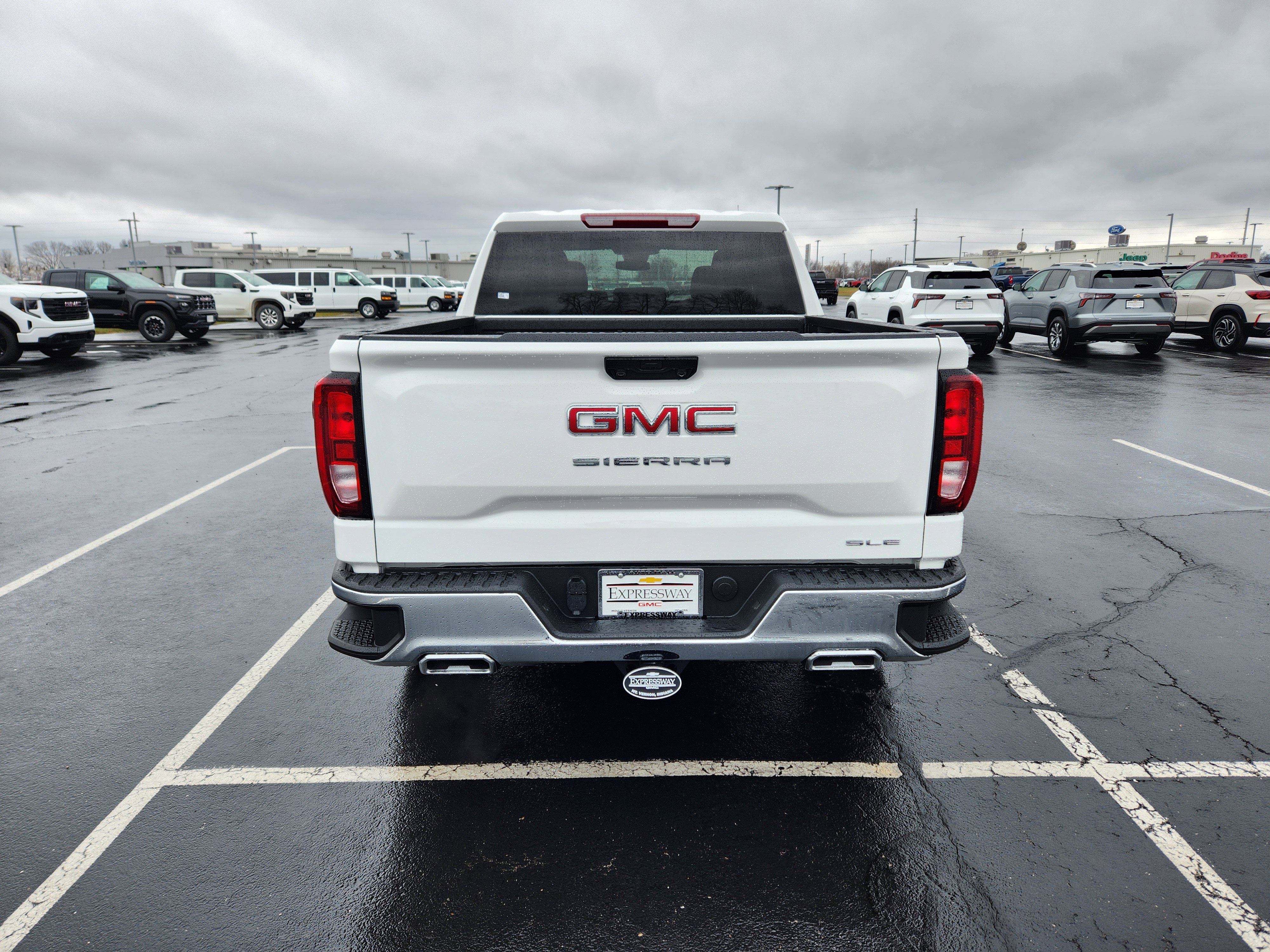 New 2026 GMC Sierra 1500 SLE image 4