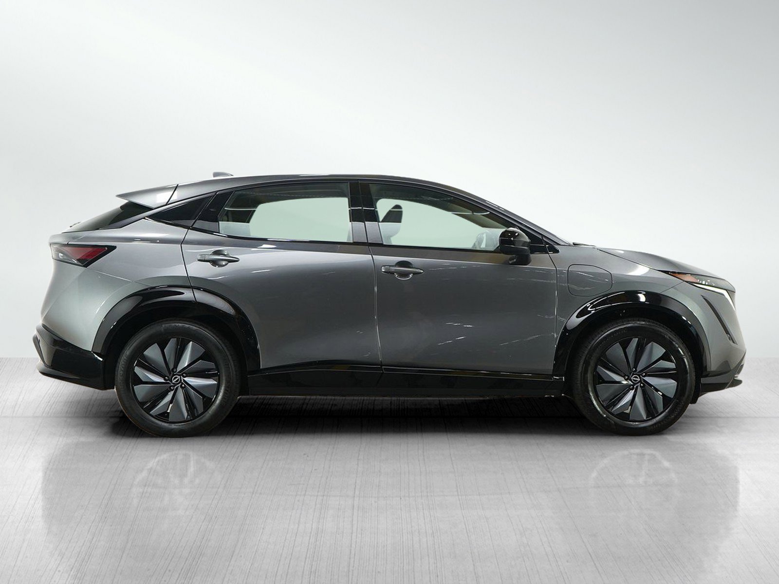 Used 2023 Nissan Ariya AWD image 6