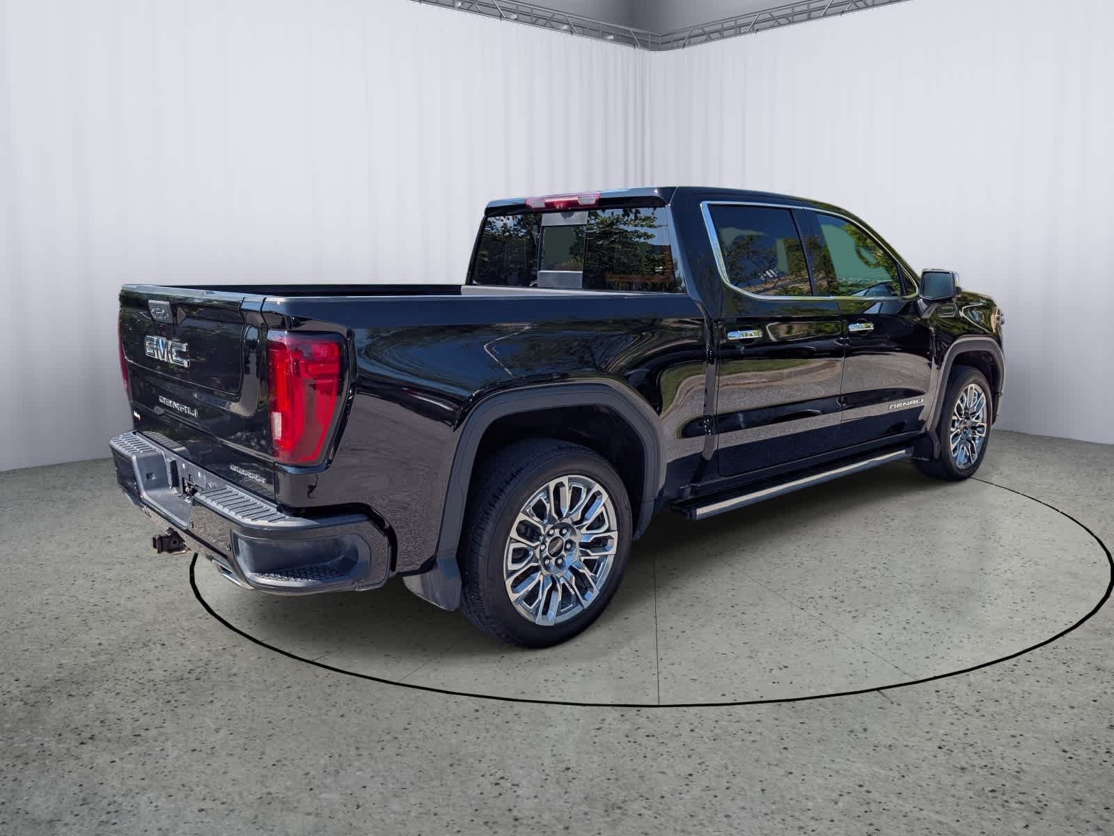 Certified 2023 GMC Sierra 1500 Denali Ultimate AWD/4WD image 3