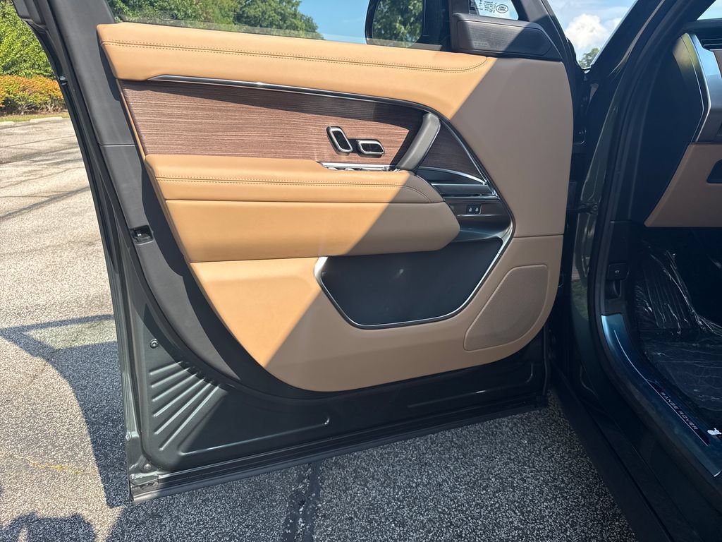 New 2026 Land Rover Range Rover SE AWD/4WD image 9