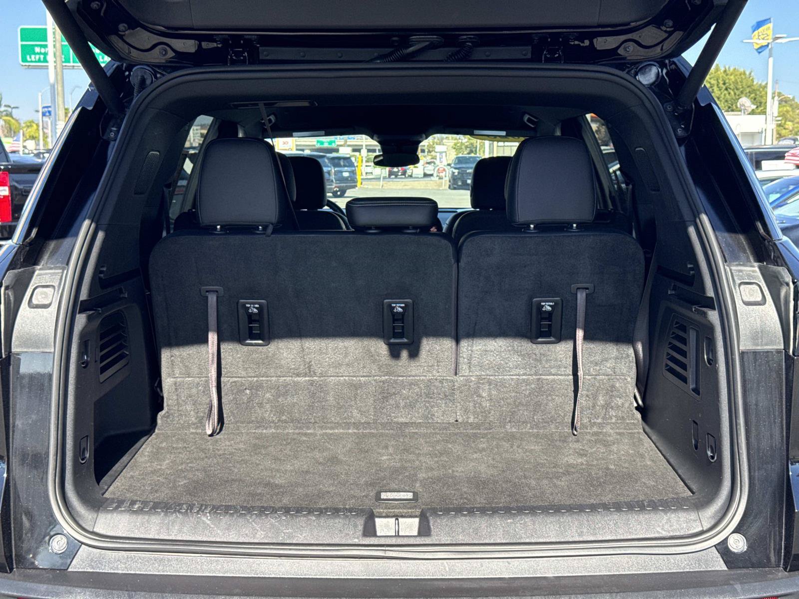 Used 2025 Chevrolet Traverse LT FWD image 31