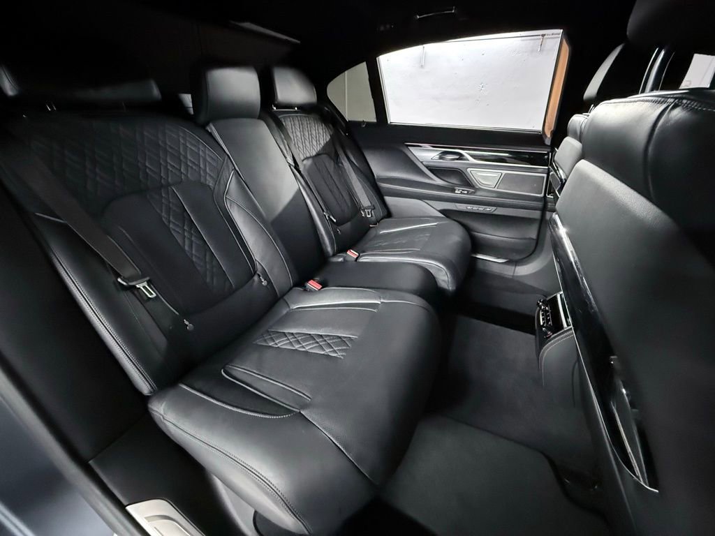 Used 2022 BMW 750i xDrive w/ Luxury Rear Seating Package image 20