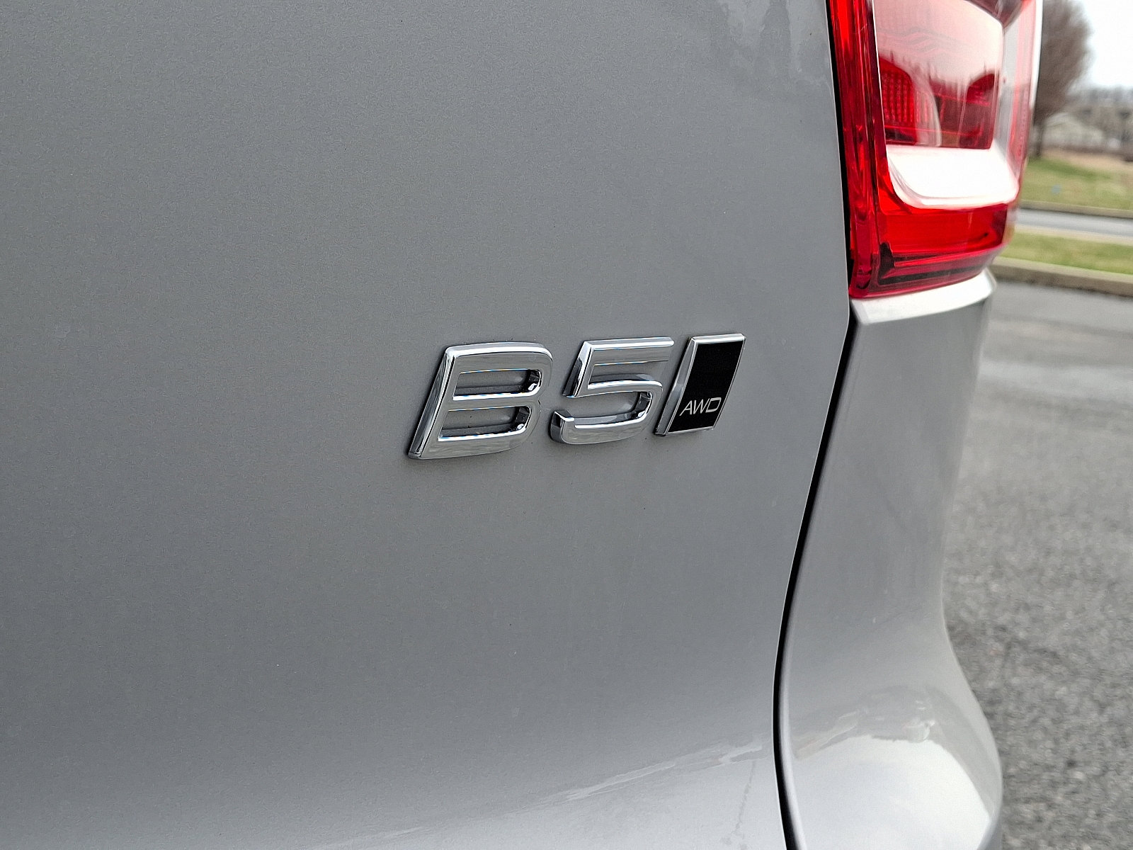 Used 2025 Volvo XC40 B5 Ultra w/ Climate Package image 25