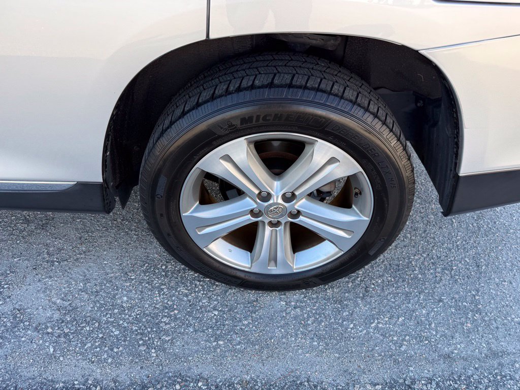 Used 2013 Toyota Highlander Limited AWD/4WD image 8