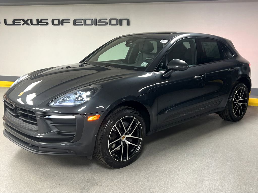 Used 2023 Porsche Macan image 3