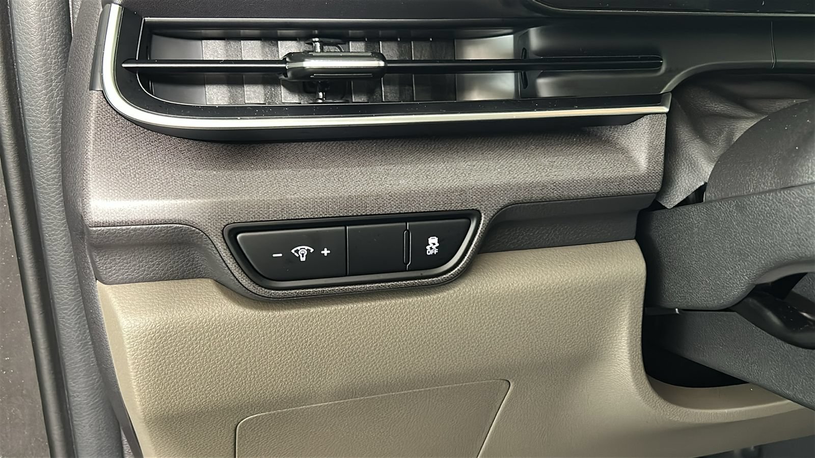 Used 2026 Kia Carnival EX FWD image 22