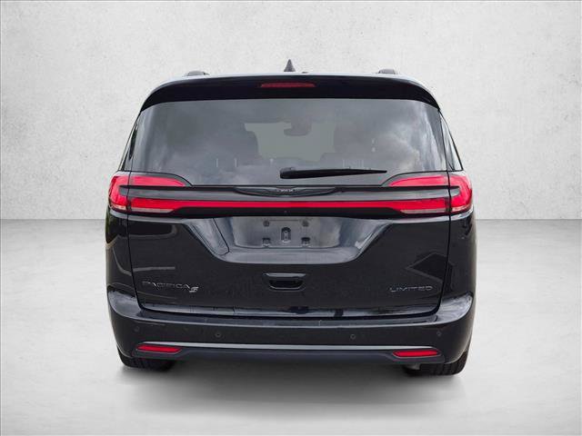 Used 2025 Chrysler Pacifica Limited FWD image 10
