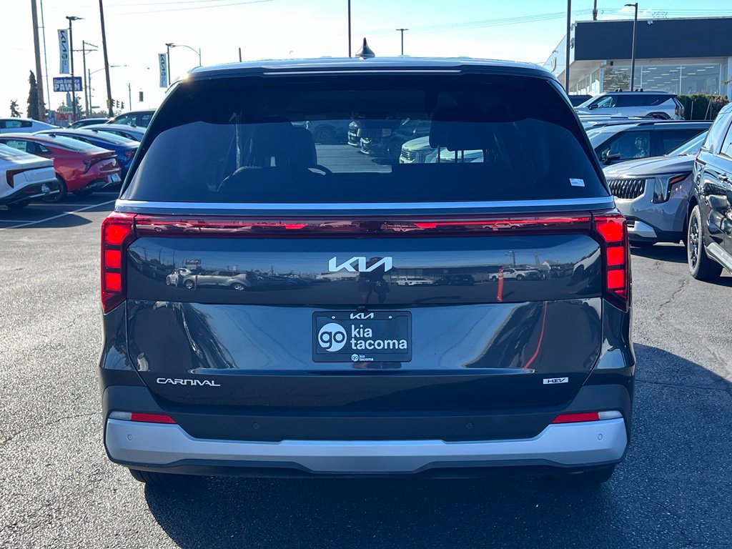 Certified 2026 Kia Carnival LXS FWD image 8