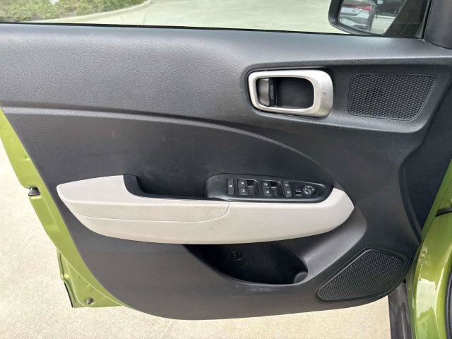 Used 2022 Hyundai Venue SEL FWD image 23