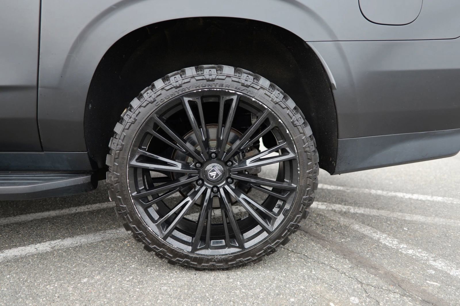 Used 2021 Chevrolet Suburban RST w/ Luxury Package image 14