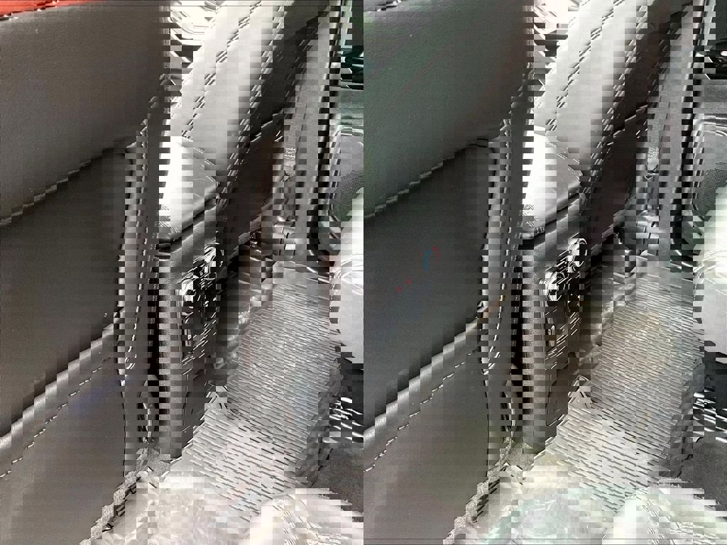 Used 2022 Ford Explorer Platinum w/ Equipment Group 601A AWD/4WD image 24